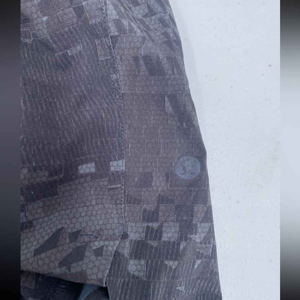 Lululemon T.H.E Camo Shorts Mens S Black Linerless 6” Inseam Activewear Gym - Picture 5 of 7